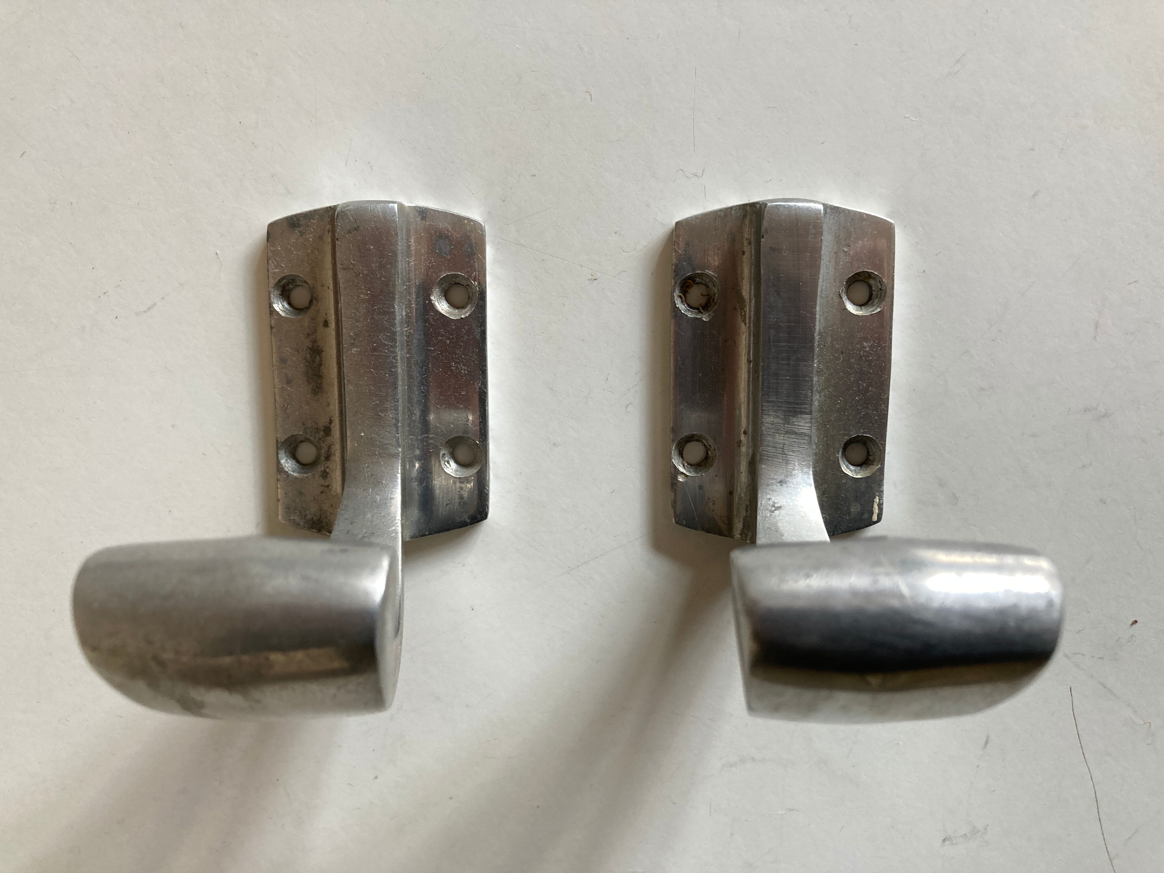 Pair of bathroom pads made of art deco aluminum cast iron