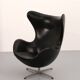Fauteuil Egg – Arne Jacobsen, Danemark, 1960 – Cuir noir par Fritz Hansen