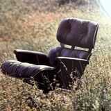 FRAMED POSTER EAMES HERMAN MILLER LOUNGE CHAIR 670