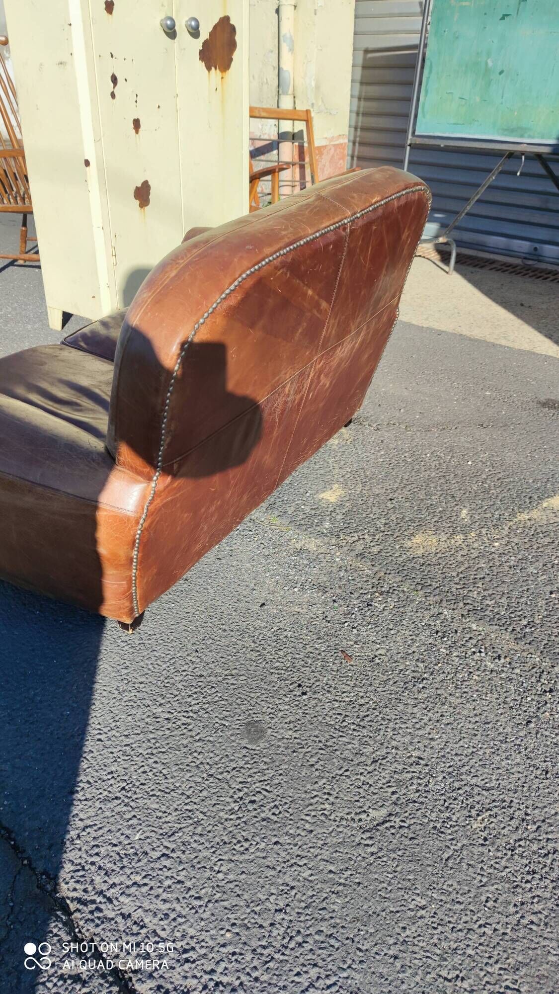 Club sofa 2 places in leather beautiful patina around 1980