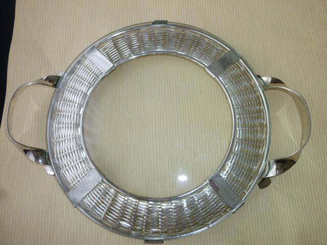 Serving dish for cakes or cheeses in glass and silver metal