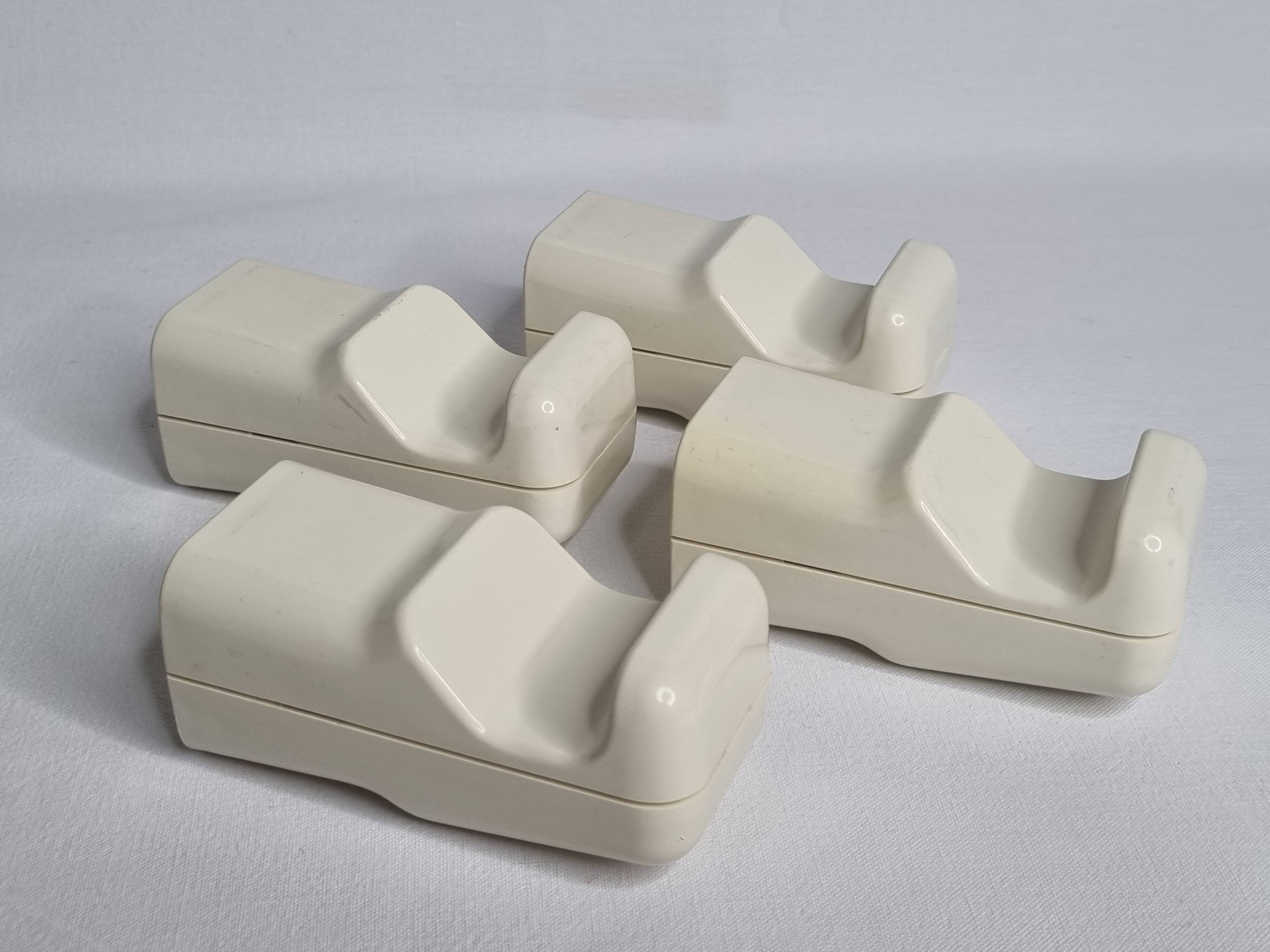 Set of 4 vintage "Space Age" coat hooks, 10 cm, 70s-80s
