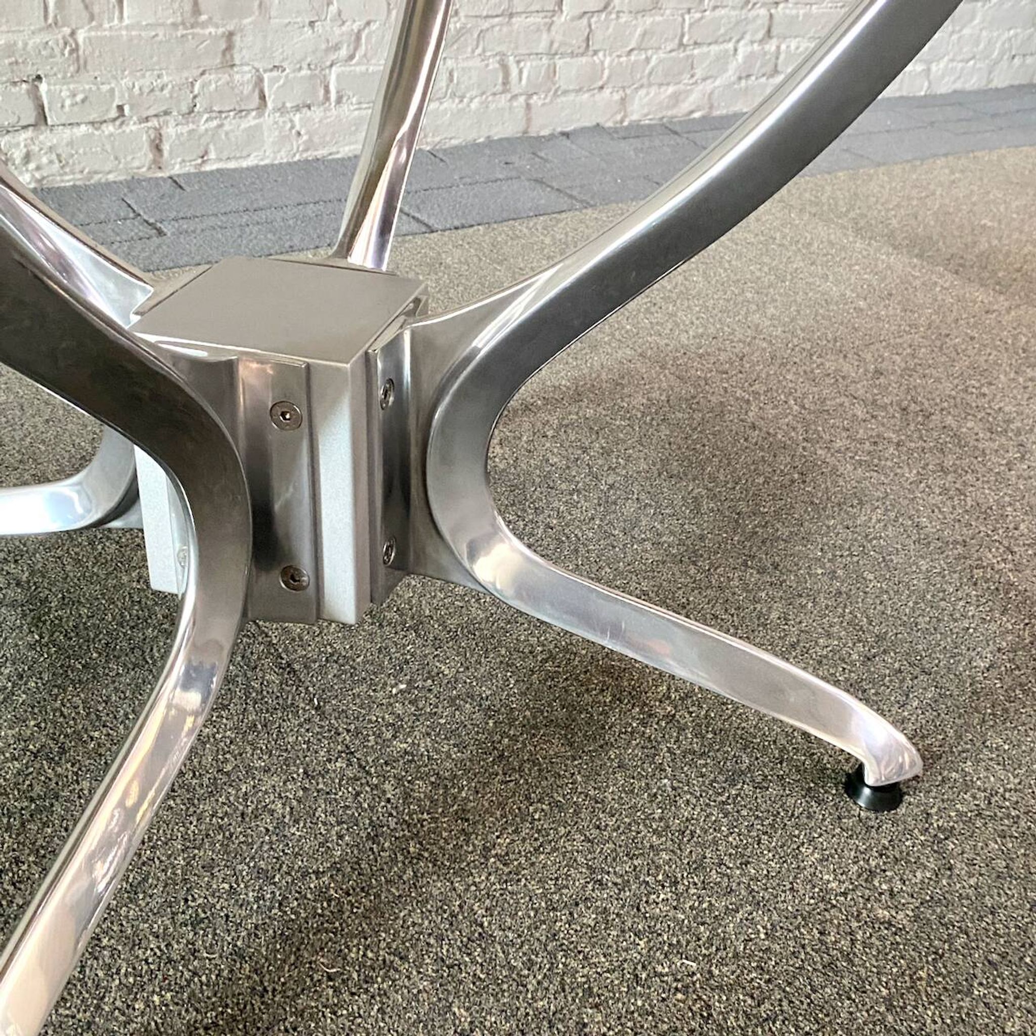 Round dining table - smoked glass & brushed aluminum base