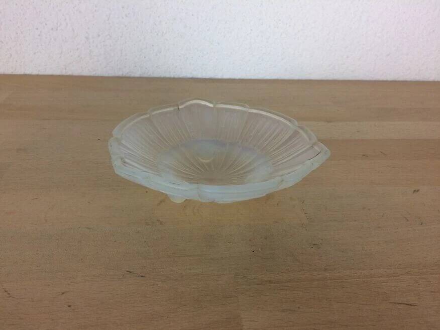 Opalescent glass Art Deco vide poche by Vallon