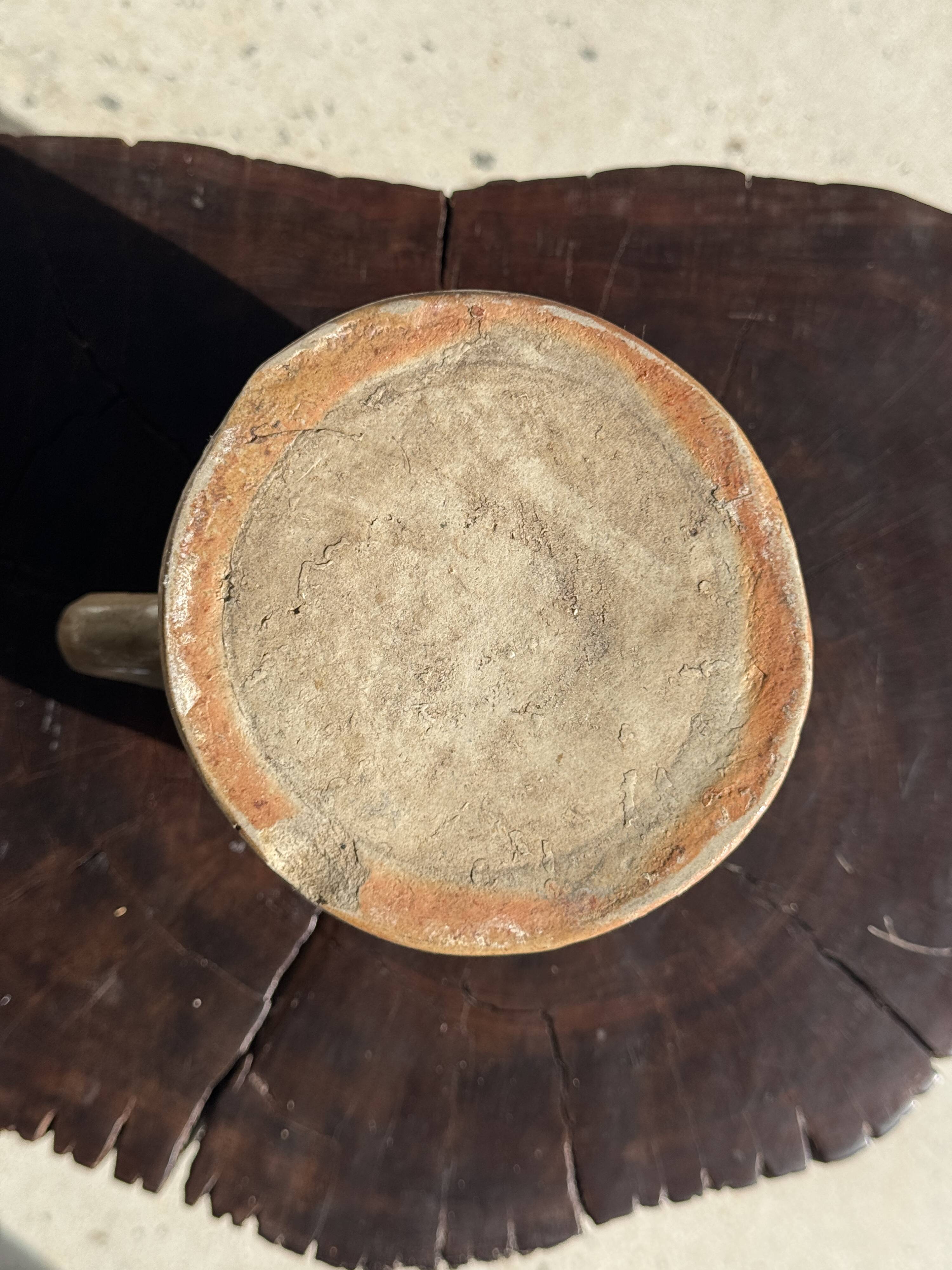 Large matte stoneware oval pot with beige handle H21 D12