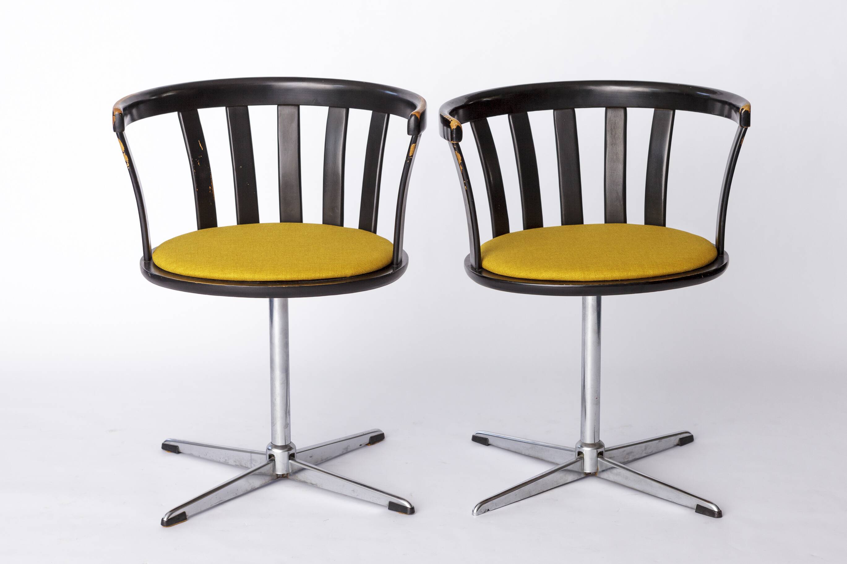 Paire de chaises pivotantes vintage – Design allemand des années 1970 – Hêtre laqué noir