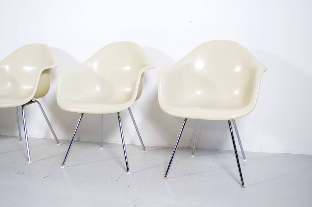 4 DAX Eames armchairs from the 60's Herman Miller mobilier international