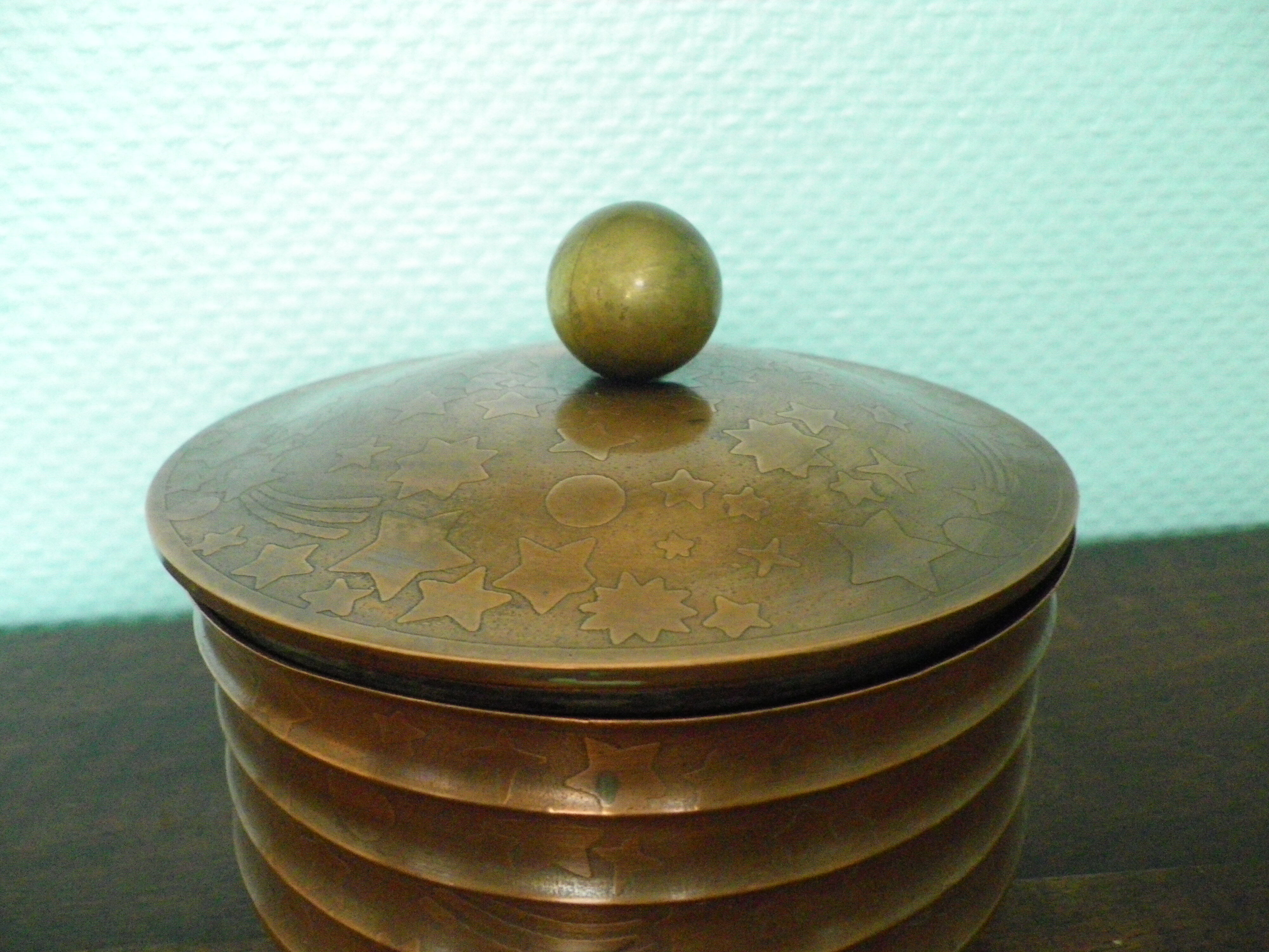 Empty pocket with its copper and metal incubator