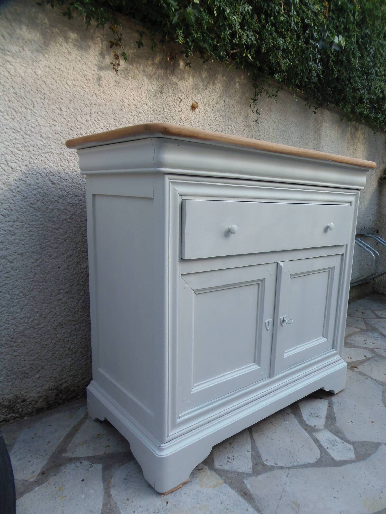 Buffet style Louis-Philippe in cherry wood – pearl grey & natural wood.