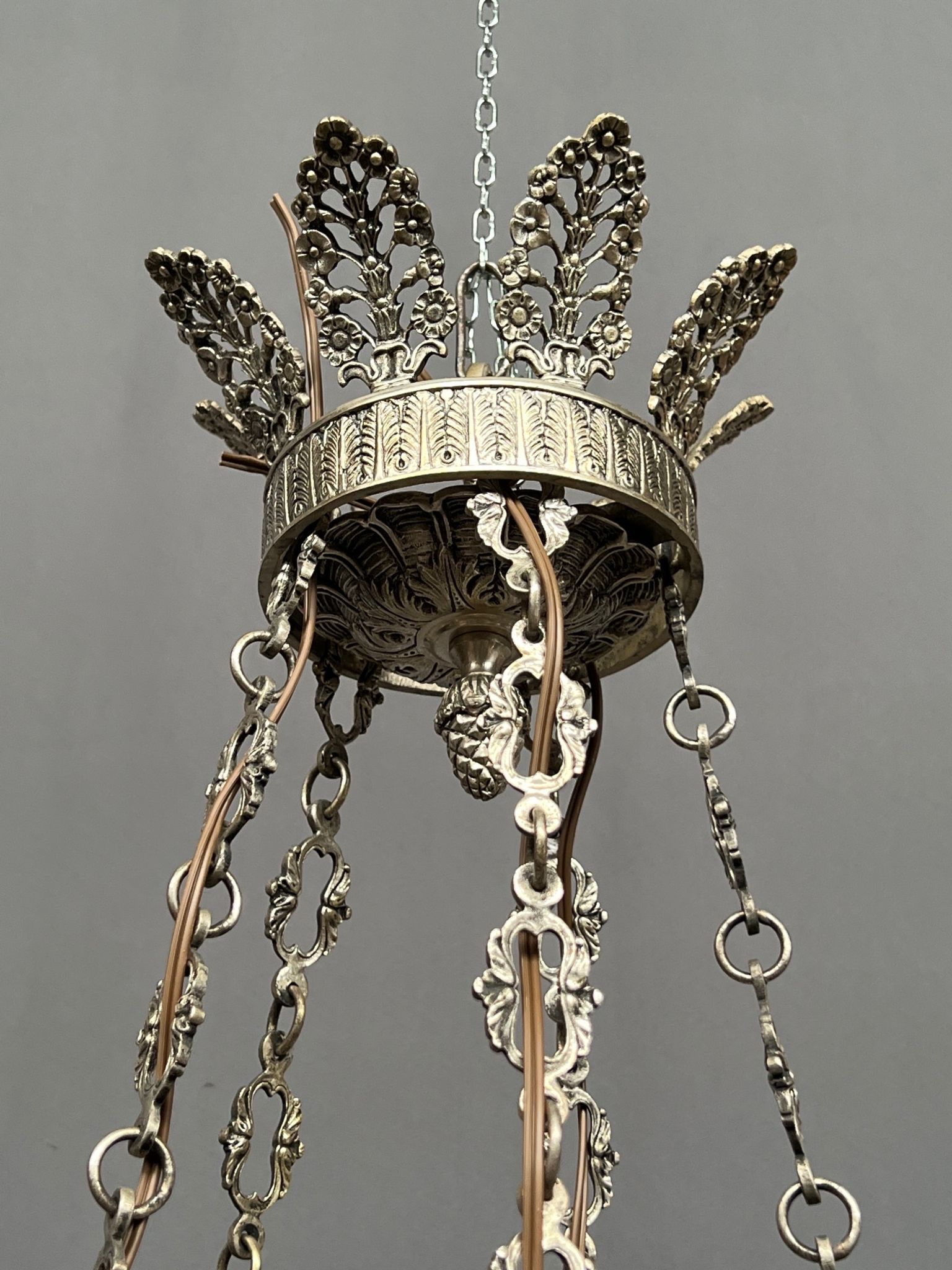 Large, rare antique chandelier in solid silver-plated bronze, Empire style, 12 light points.