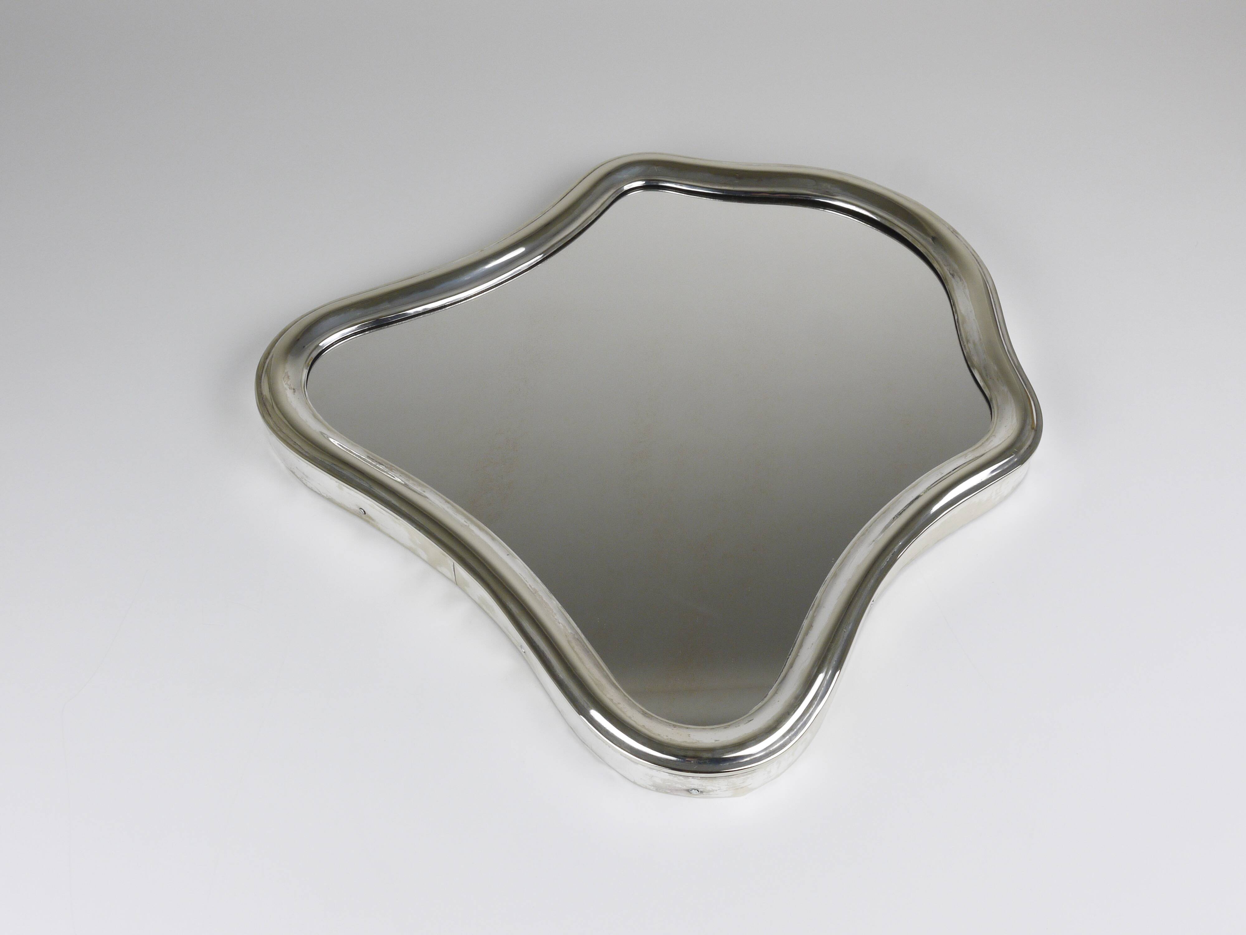Miroir mural en argent viennois à bords festonnés, Autriche, vers 1900