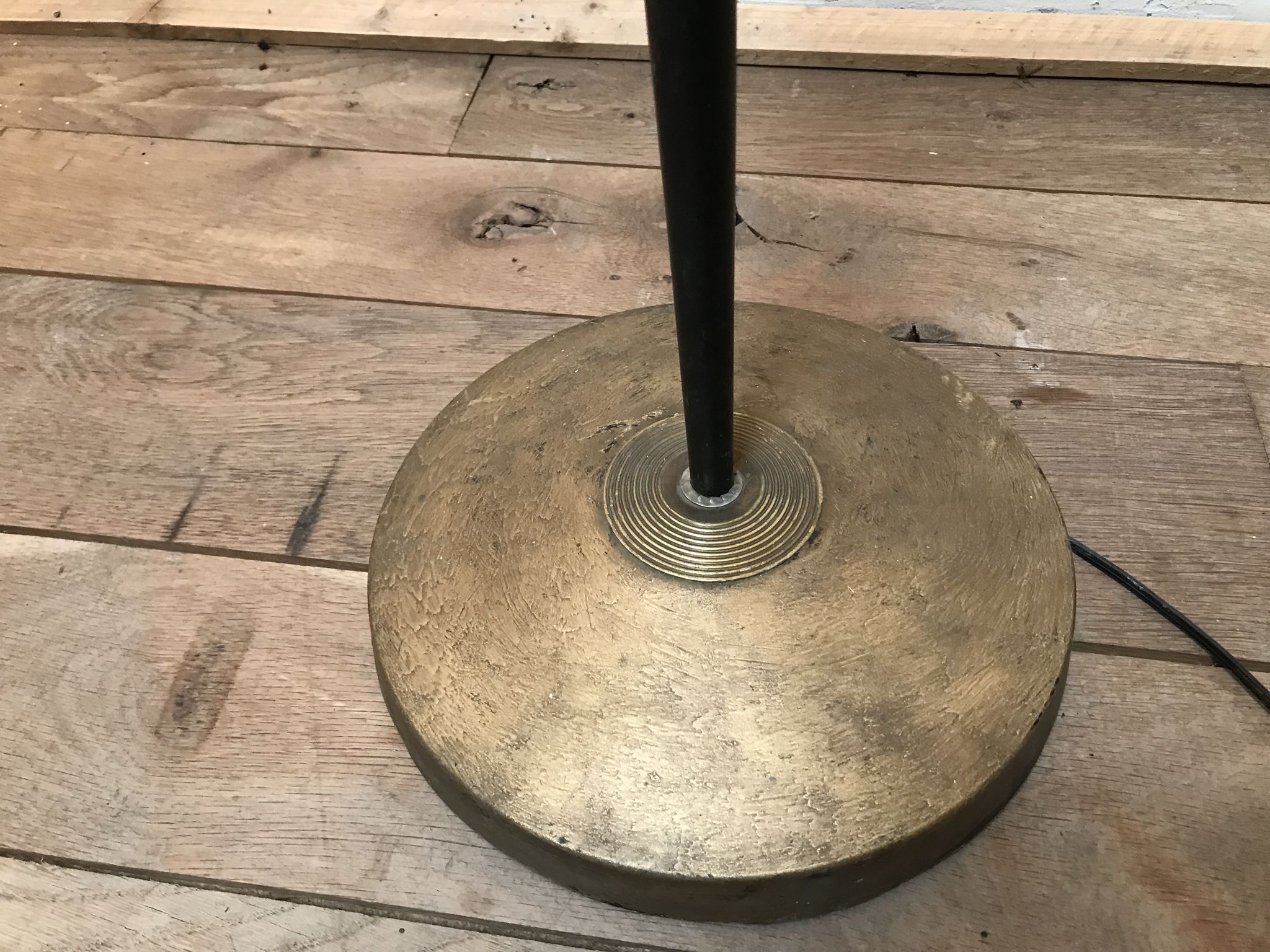Lampadaire en métal laqué noir années 50