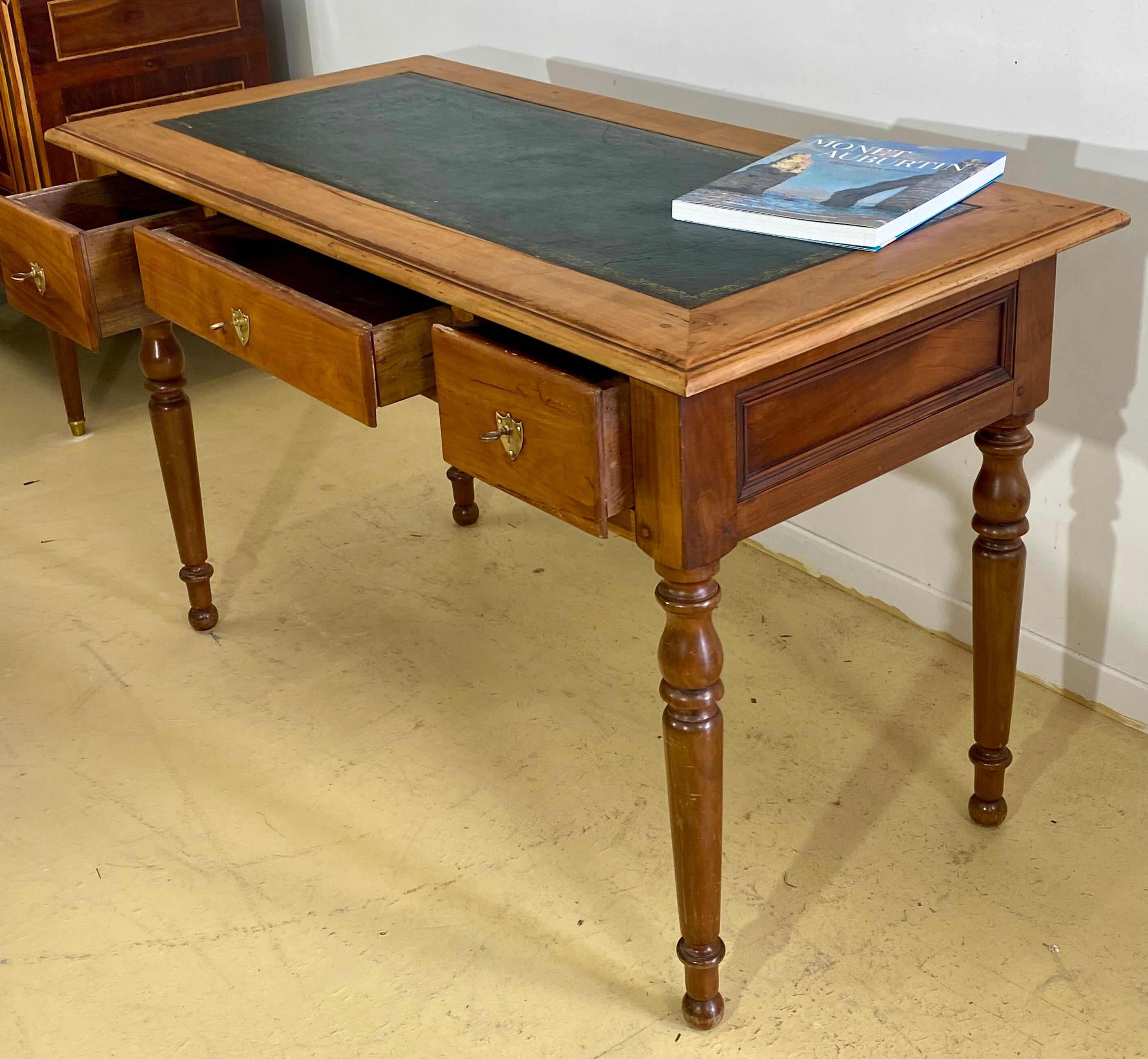 Small Office Louis Philippe