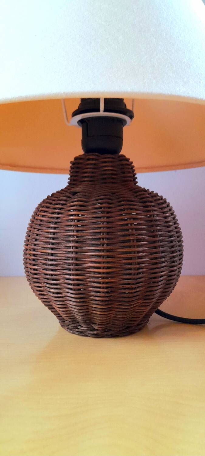 Woven wicker lamp
