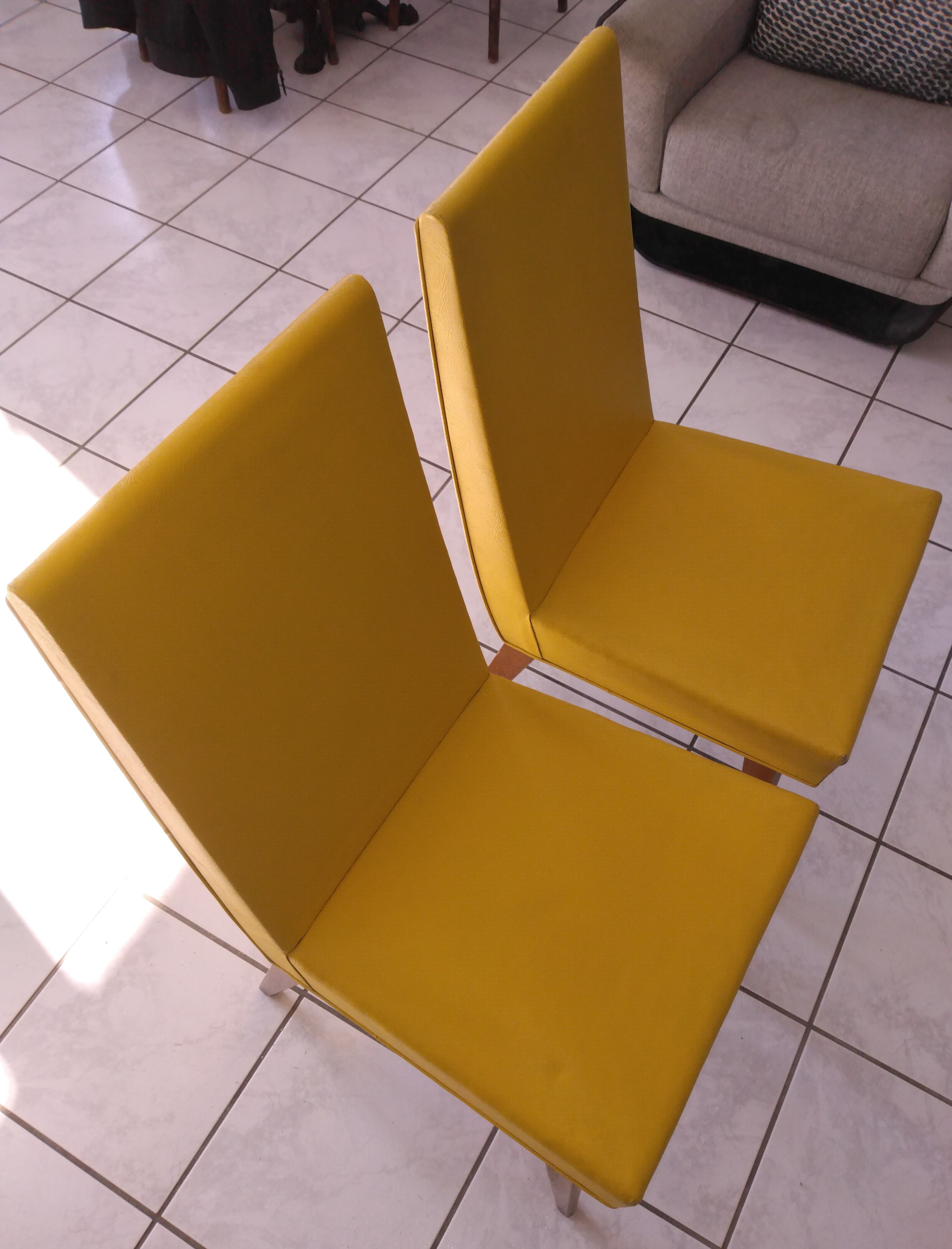 Pair of yellow chairs skaï yellow 60s