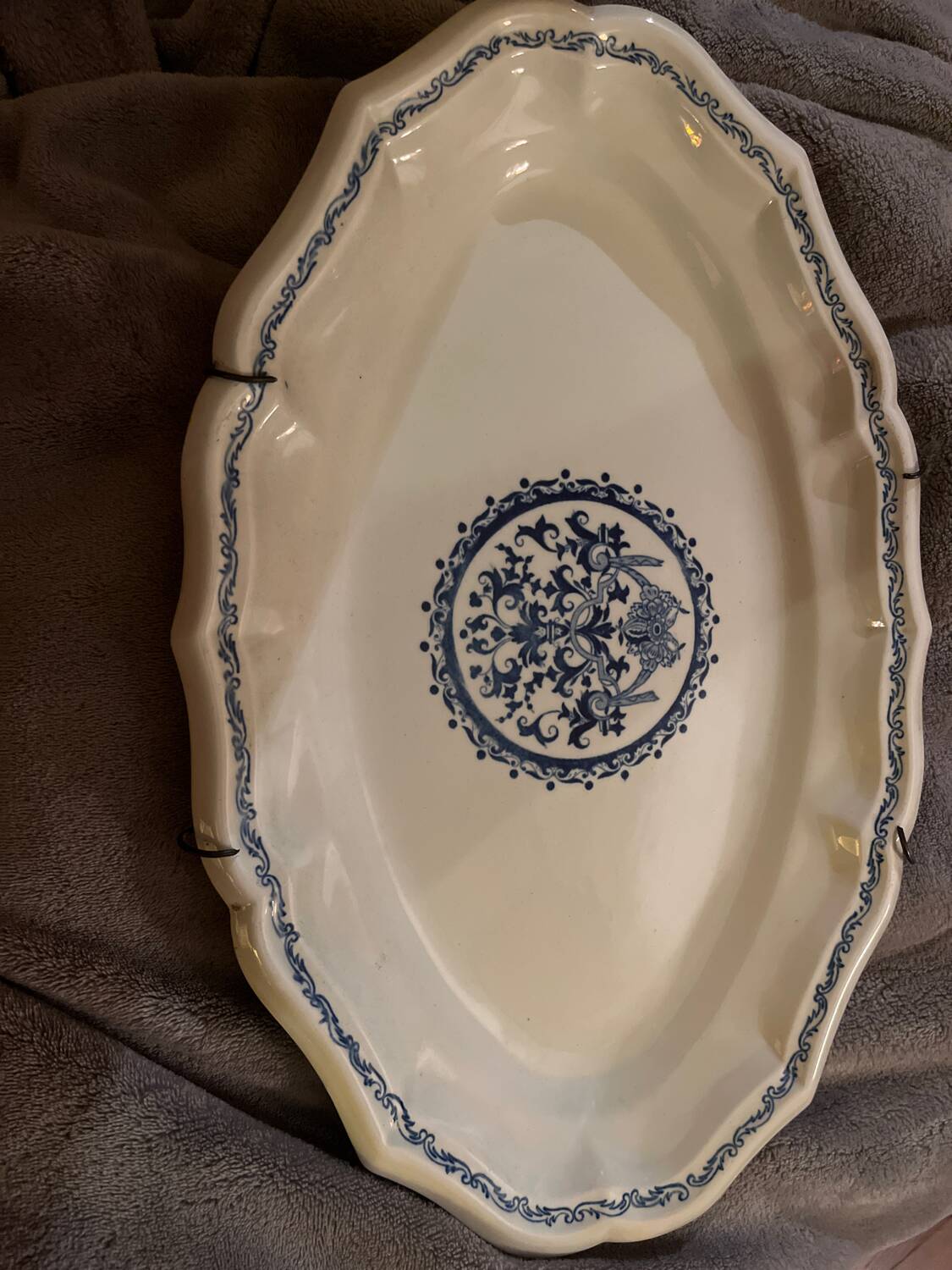 Grand plat ovale en faïence de Gien