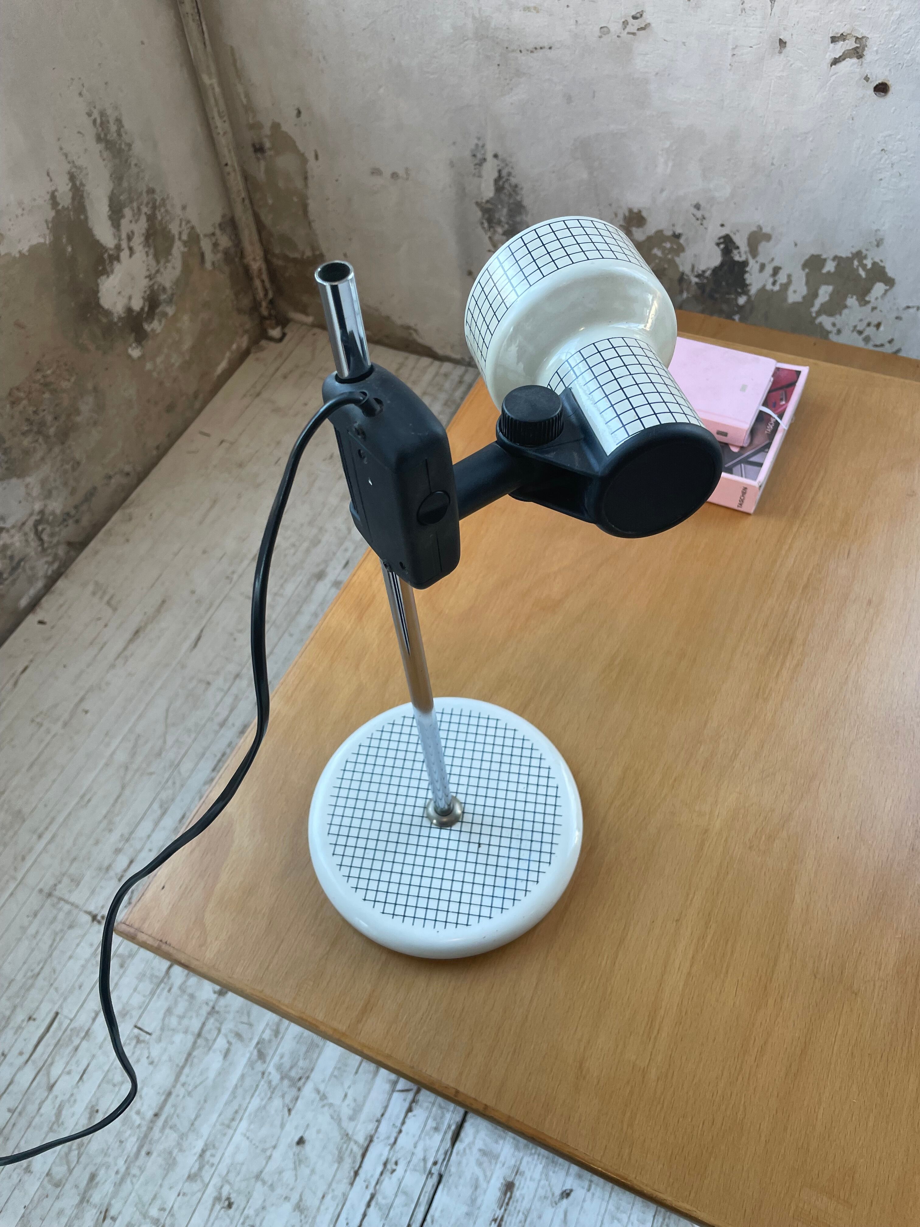 Articulated desk lamp 80s