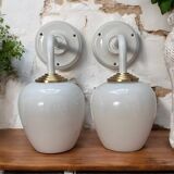Paire d’appliques vintage en opaline blanche