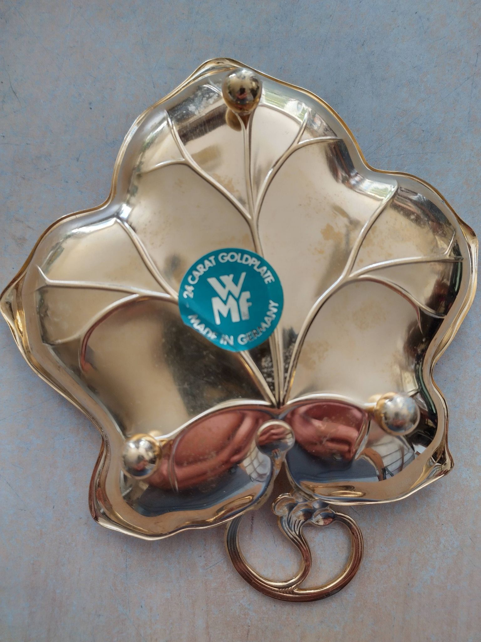 Art nouveau vine leaf cup in gilded metal manufacture wmf