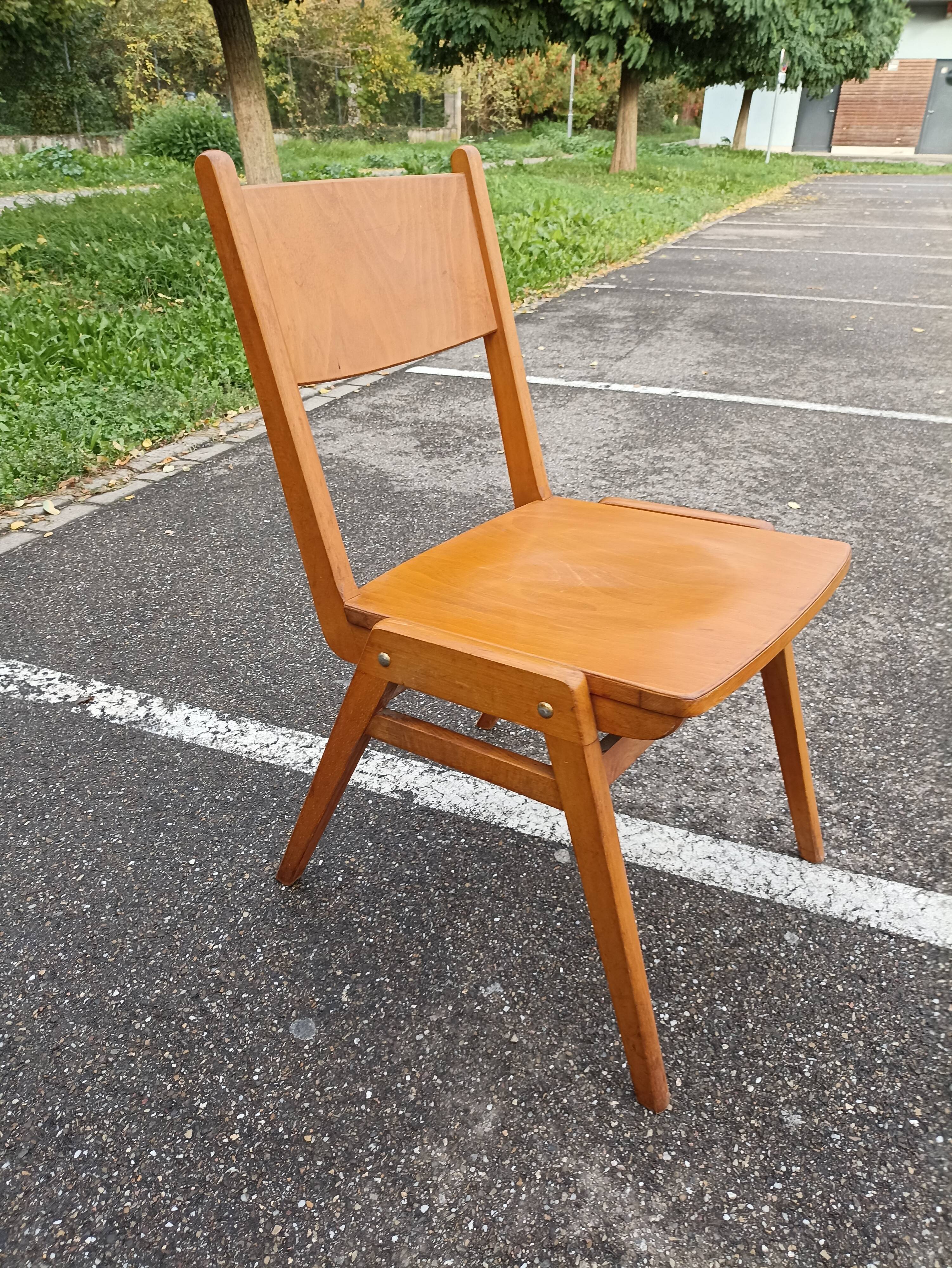 Set of 6 vintage stackable chairs