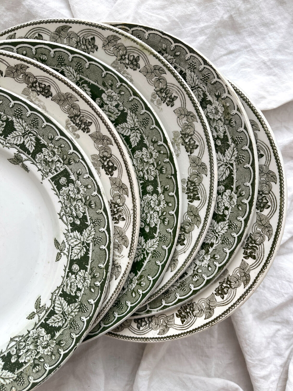 6 mismatched ironstone flat plates Murier Violetta