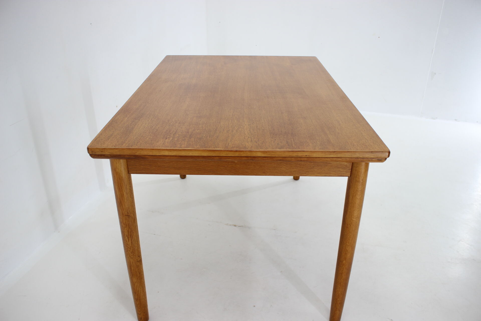 1960s Danish Extendable Dining Table in Oak