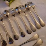 12 couverts de table en métal argenté modèle Baguette