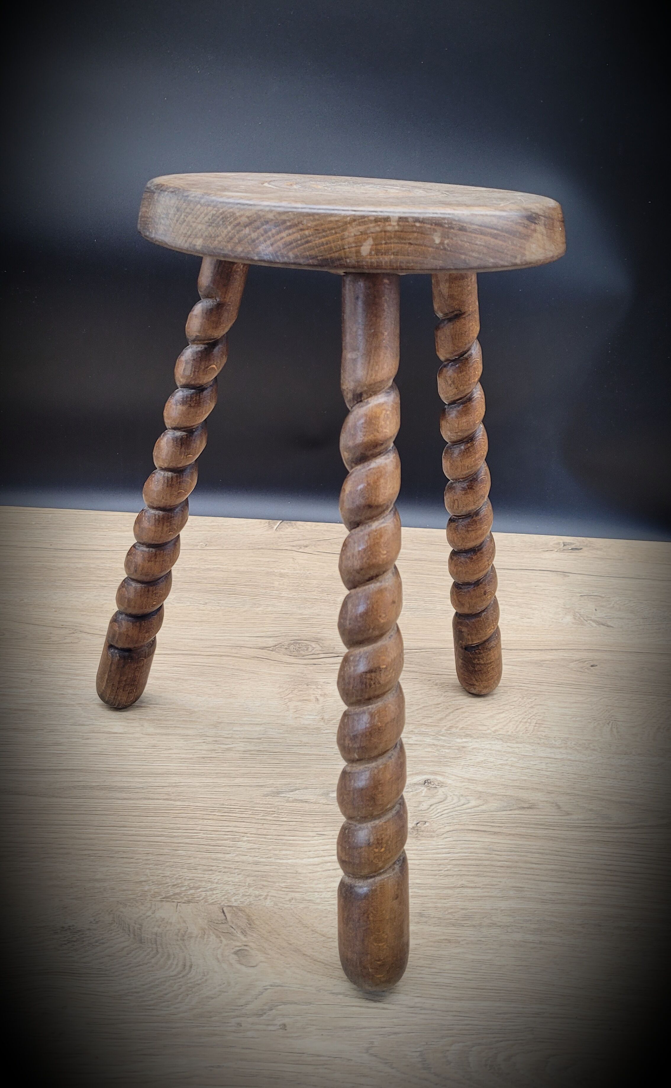 Tripod stool with turned feet