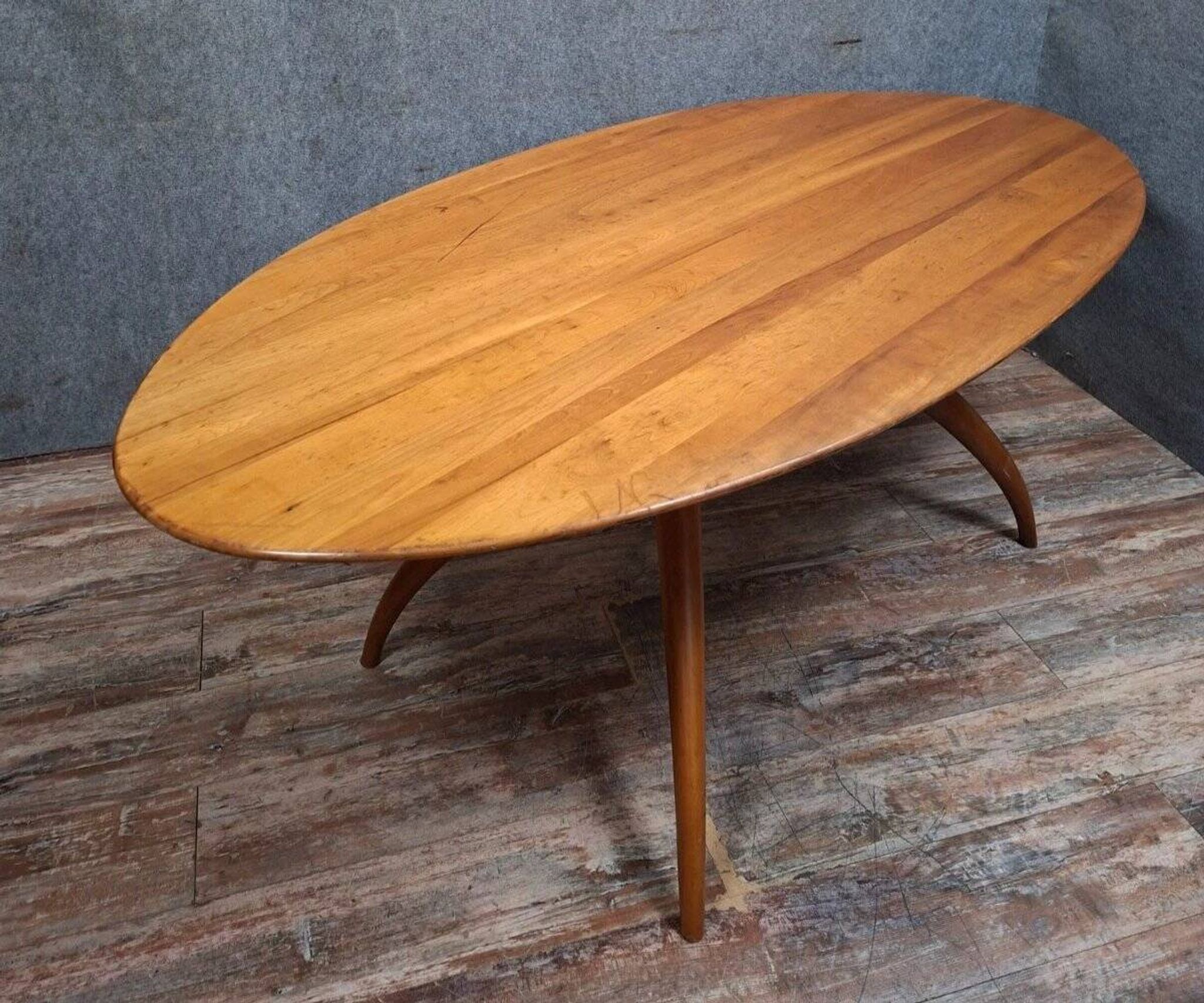 Oval dining table with organic design by Maurizio Marconato & Terr.