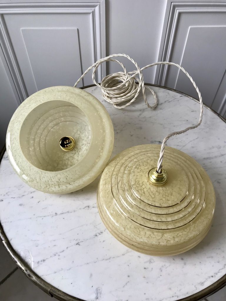 Pair of suspensions in yellow Clichy glass and golden border 40s-50s