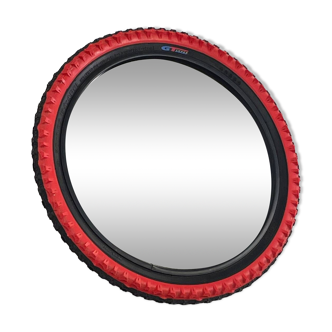 Vintage round tire contour mirror