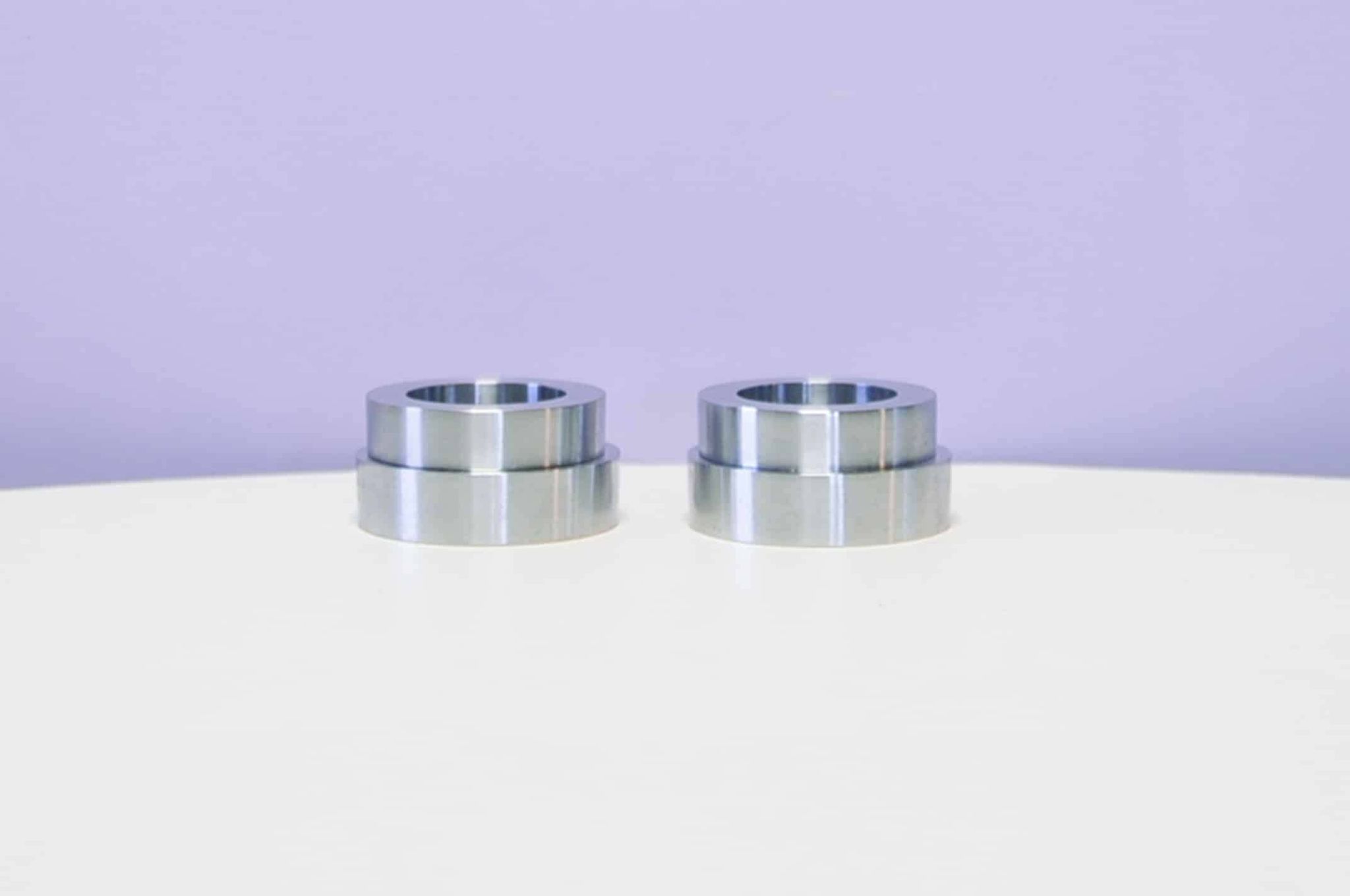 Ensemble vintage de 2 porte-bougies en aluminium Menu