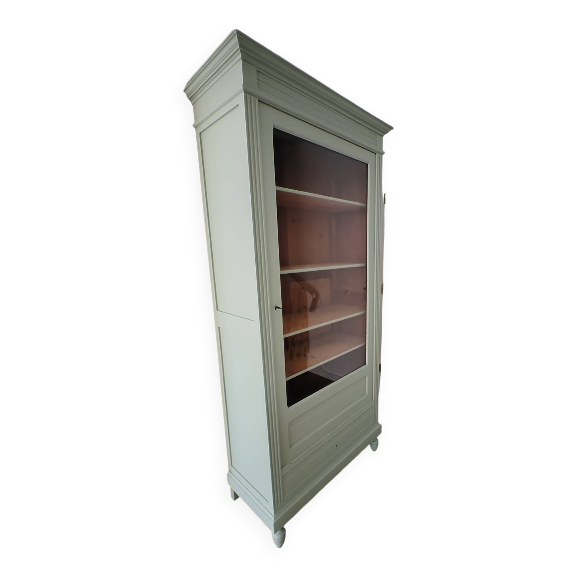 Armoire vitrée parisienne