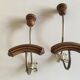 Paire de patères papillon en bois tourné 1920