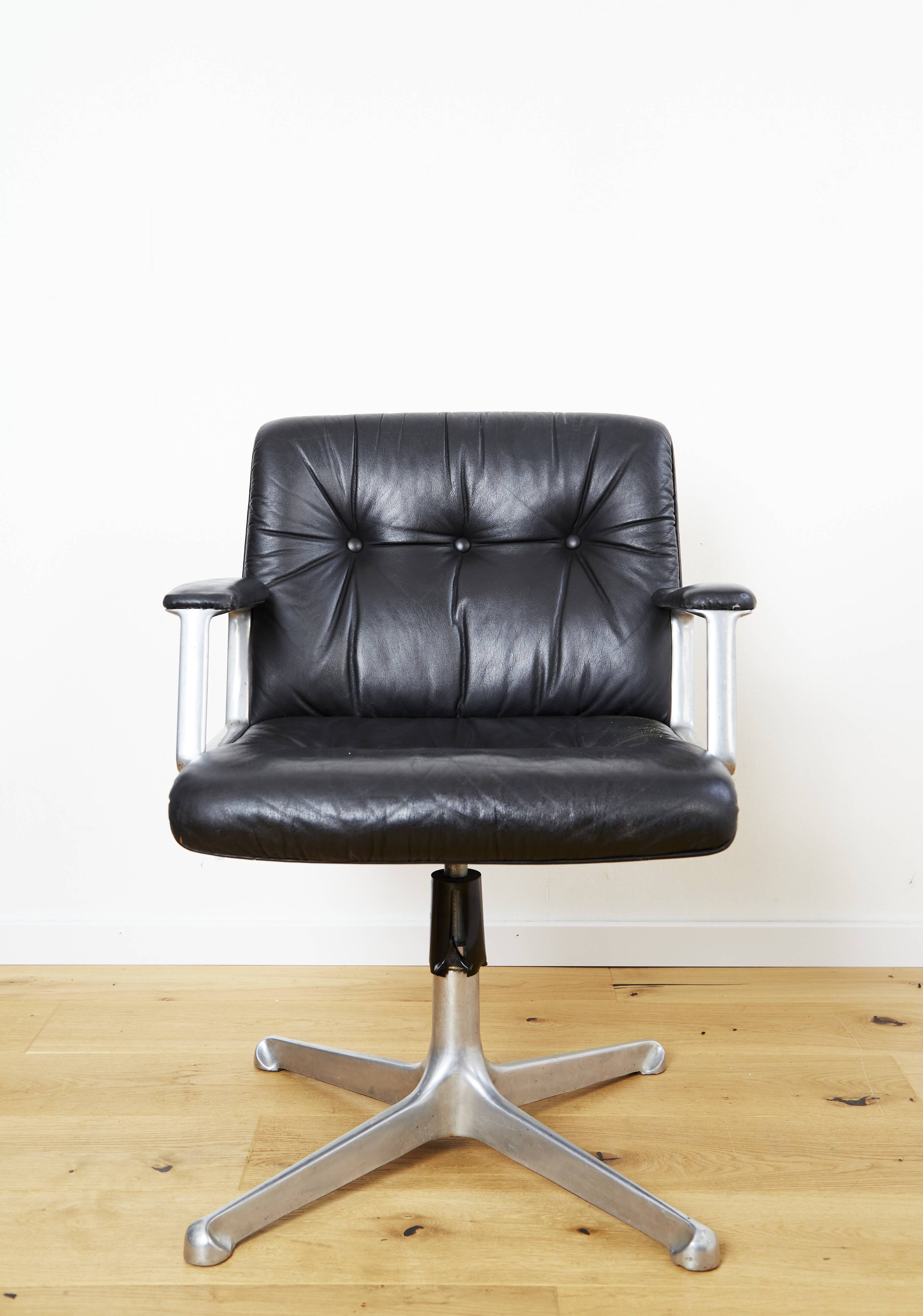 Oswaldo Borsani swivel Chair P125 for Tecno Milano