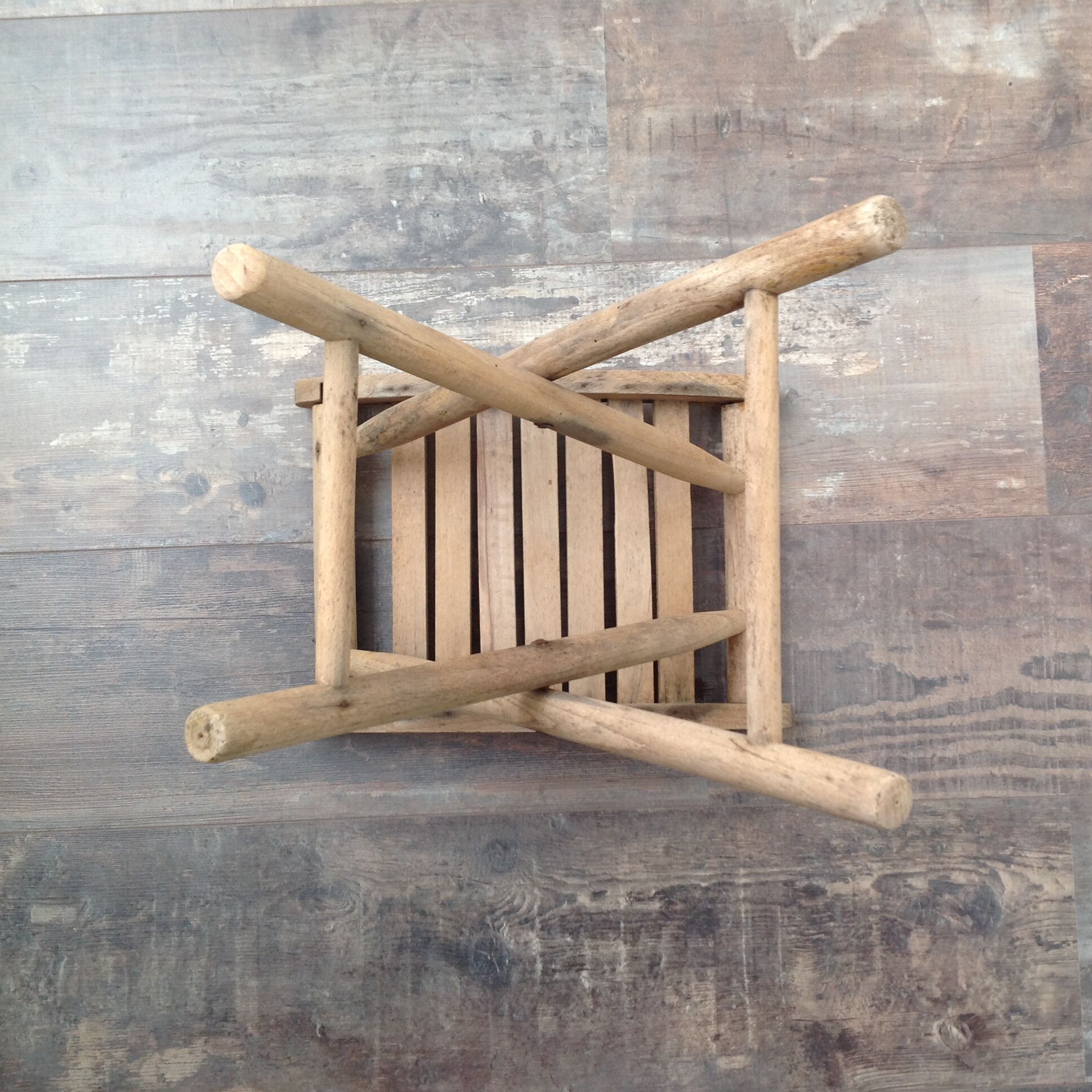 Folding wood stool