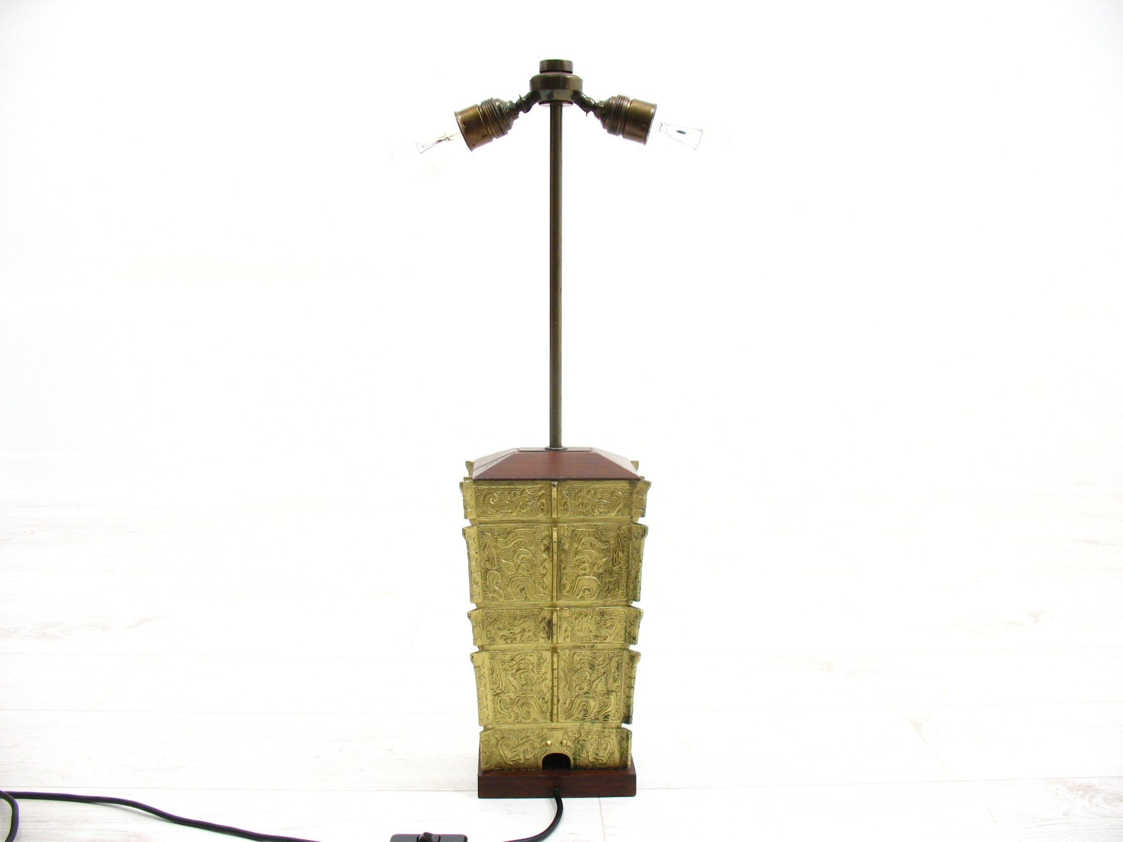 Lampe en bronze de style archaïque chinois 1940 / 1950 s