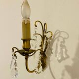 Applique en laiton + pampilles en verres époque milieu XXe