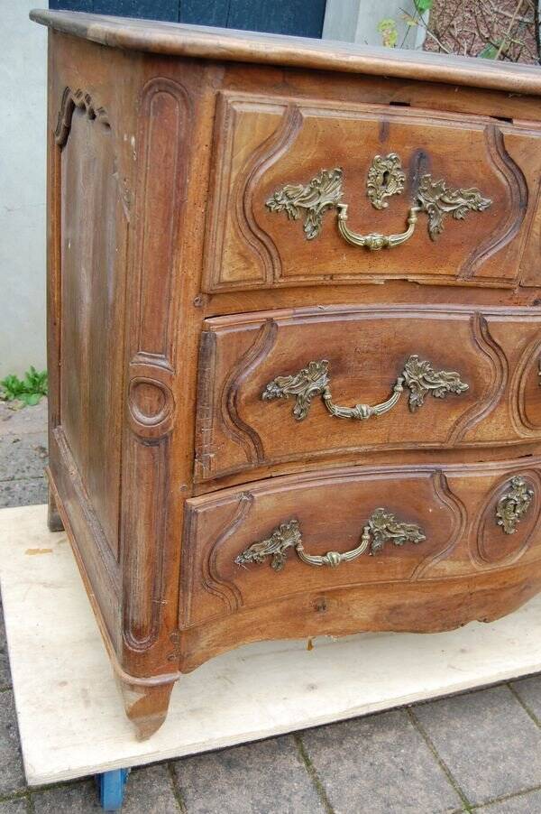 Louis XV period chest of drawers in walnut from the 18th century (undergoing restoration)
