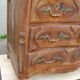 Commode d'époque Louis XV en noyer du 18e siècle (en cours de restauration)