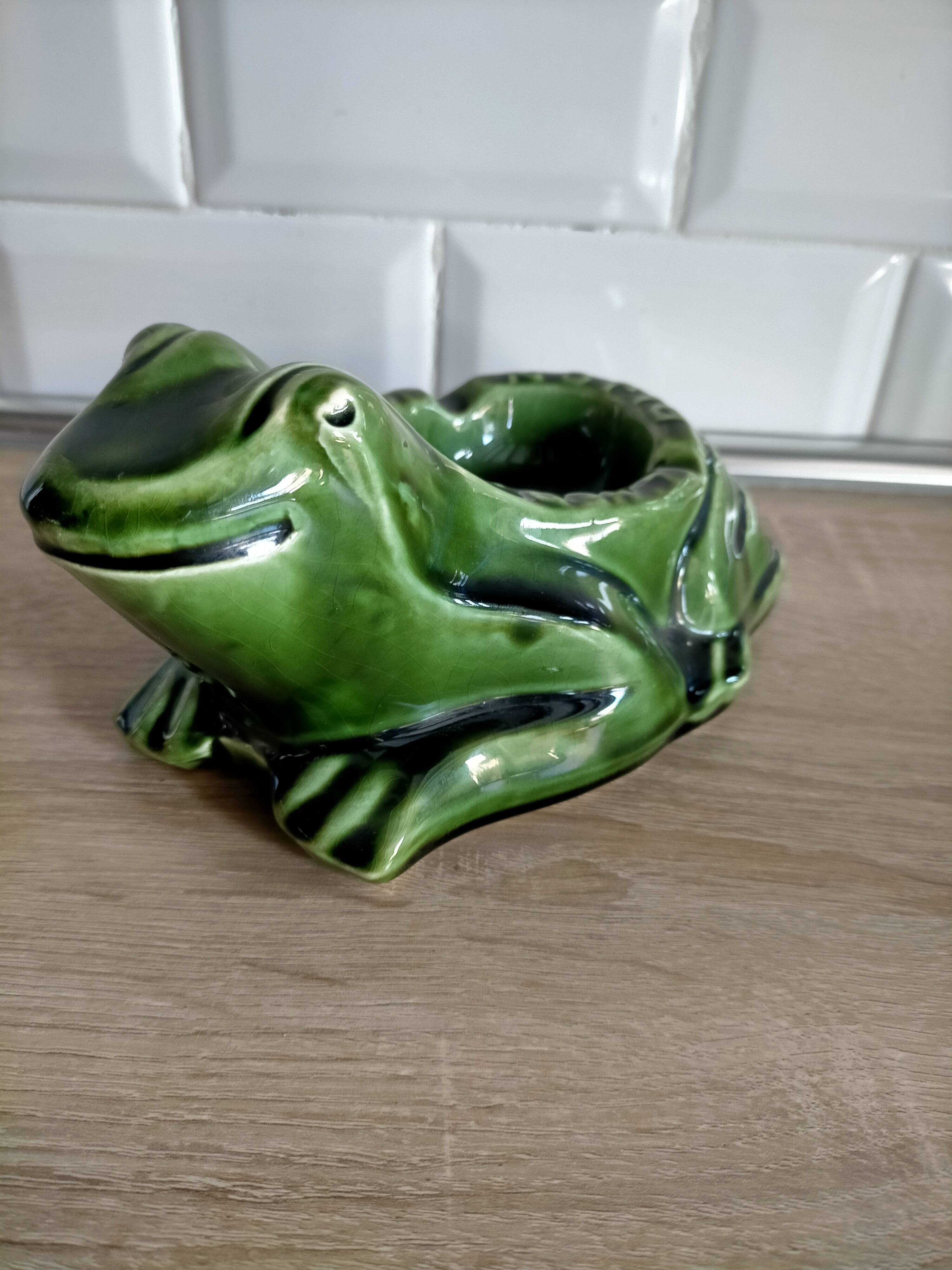 Advertising ashtray the frog
