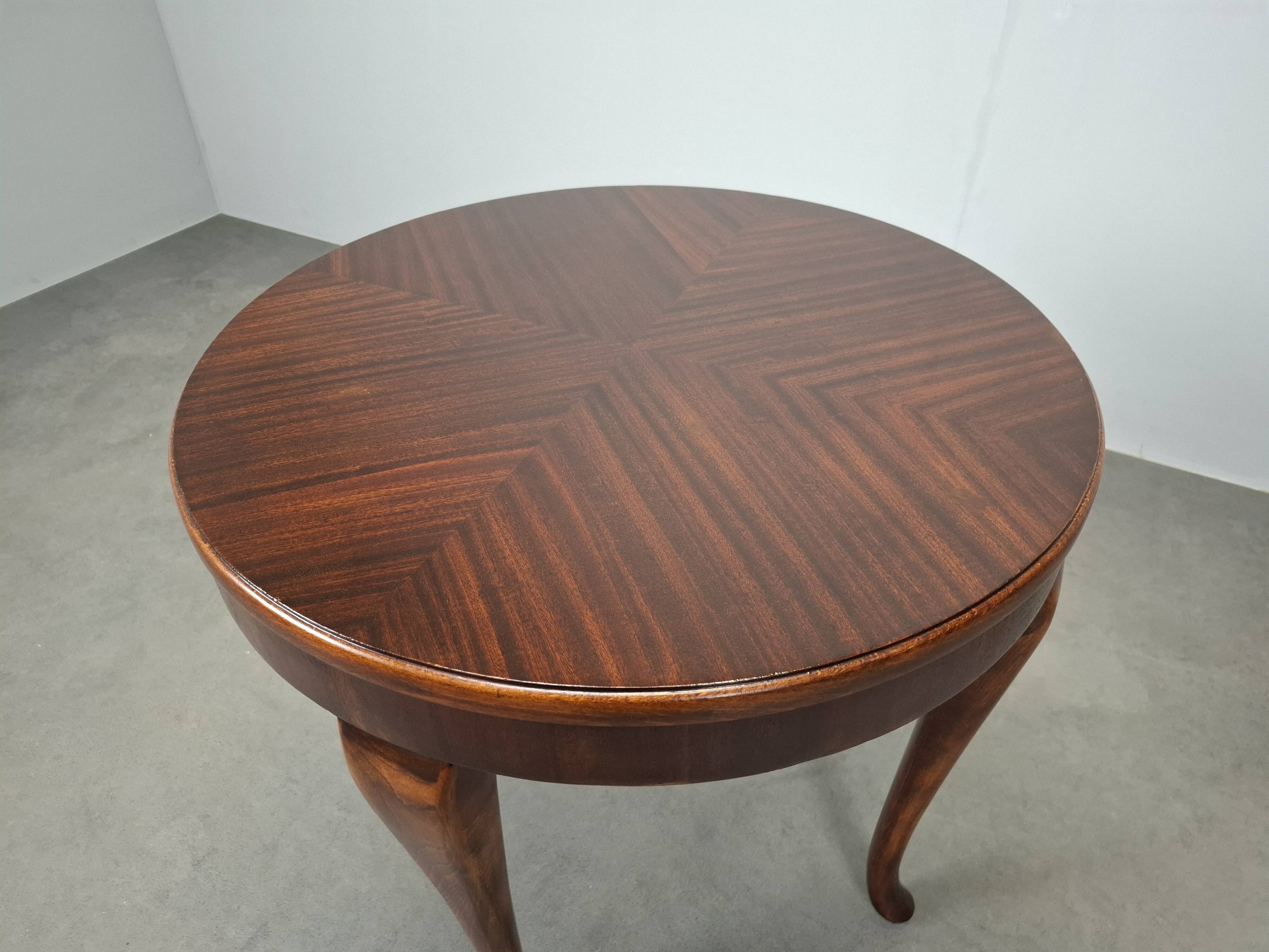 1930s Czechoslovak Art Deco Round Table in Wood and Veneer