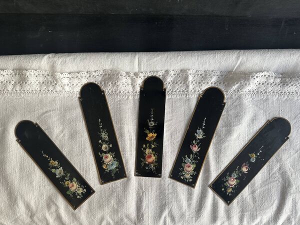 Plaques de propreté Napoléon III en tôle peinte, décor floral
