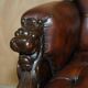 Ensemble Chesterfield cuir avec lion sculpté à la main restauré