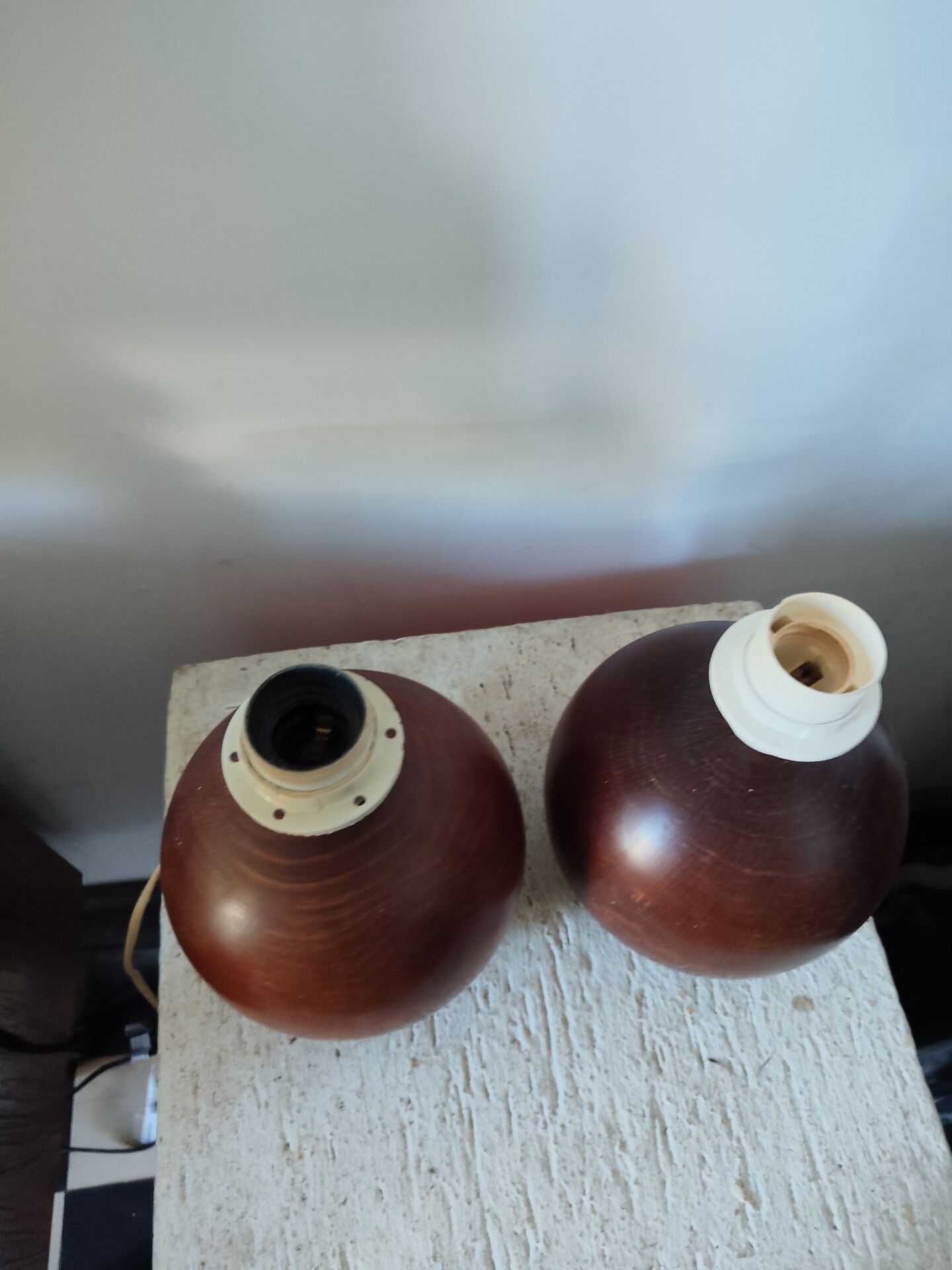 2 wooden lamp bases