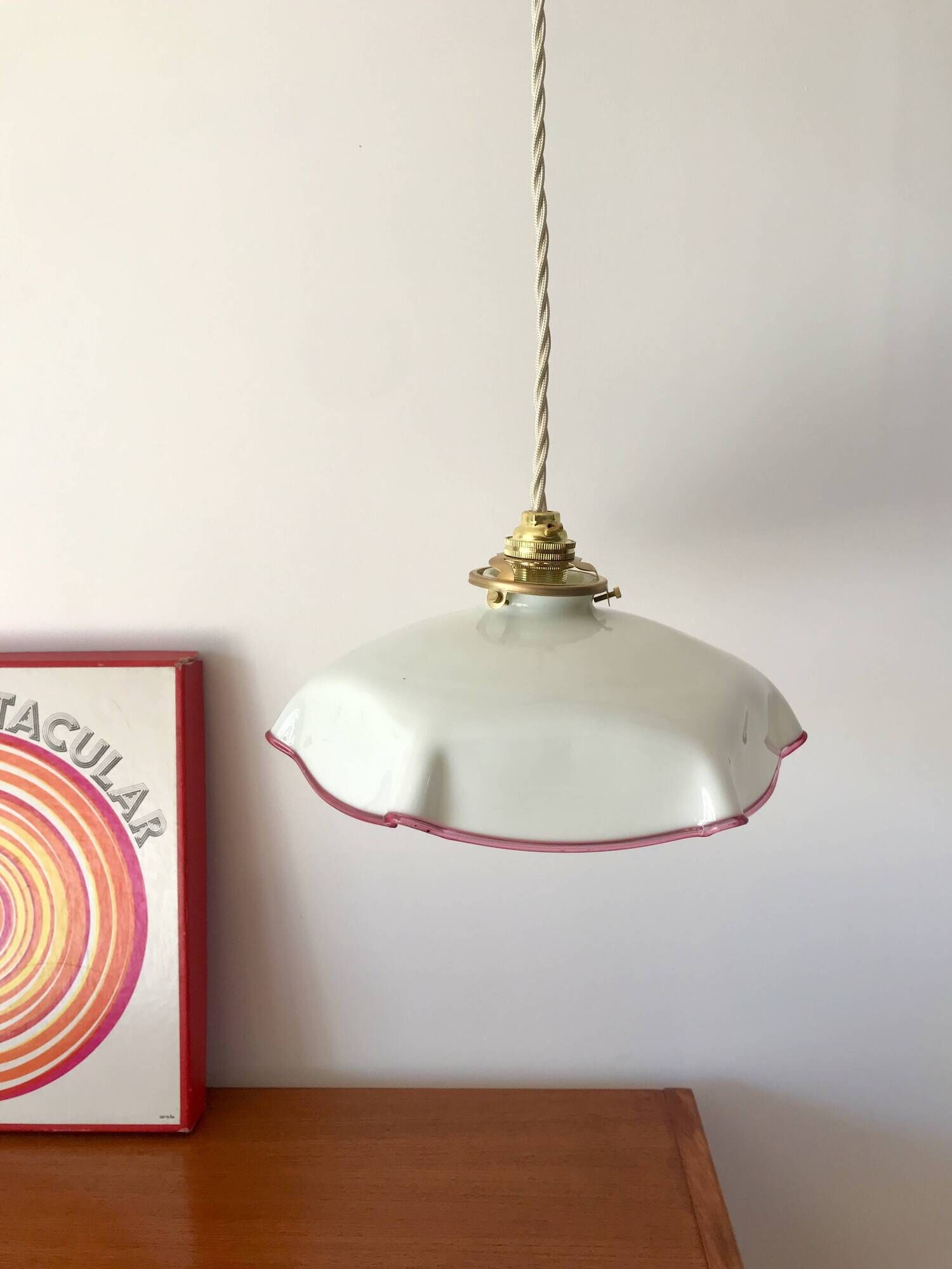 suspension in white pleated opaline and burgundy edging from the 1950s
