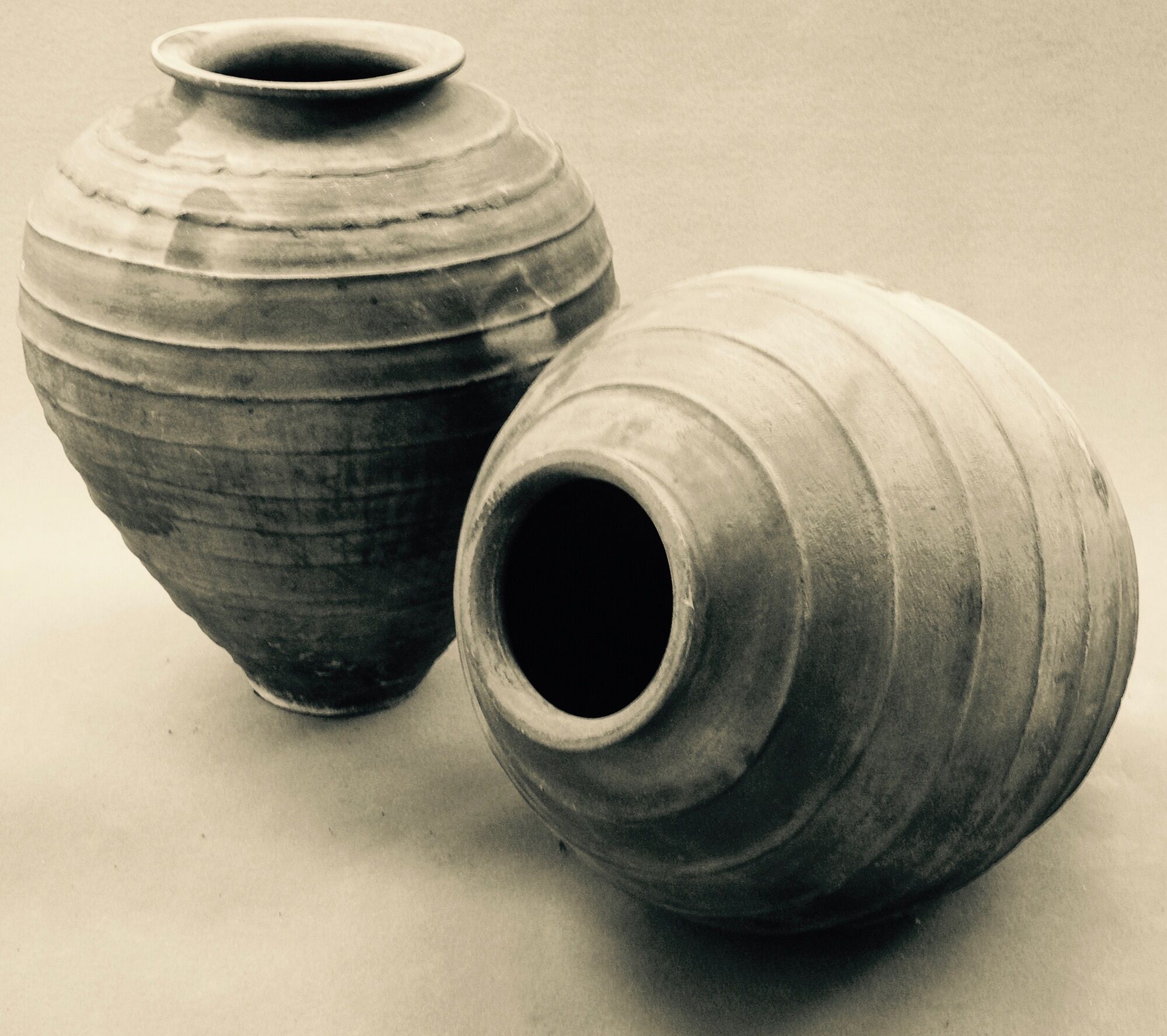 Lots of two large African "vases", artidirty manufacture of Ghana