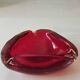 Cendrier/Vide poche en verre d Art soufflé Murano/Italie. Couleur rouge rubis/ambre