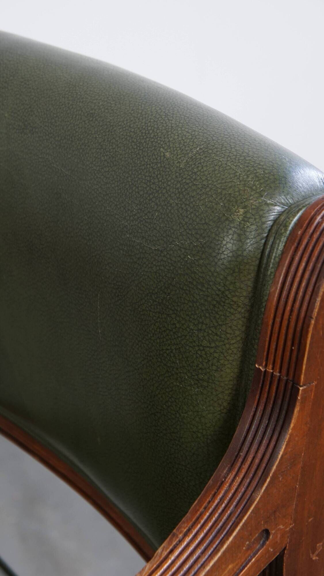 English-Style Office Chair in Cowhide Leather on Wheels Combined with Wood
