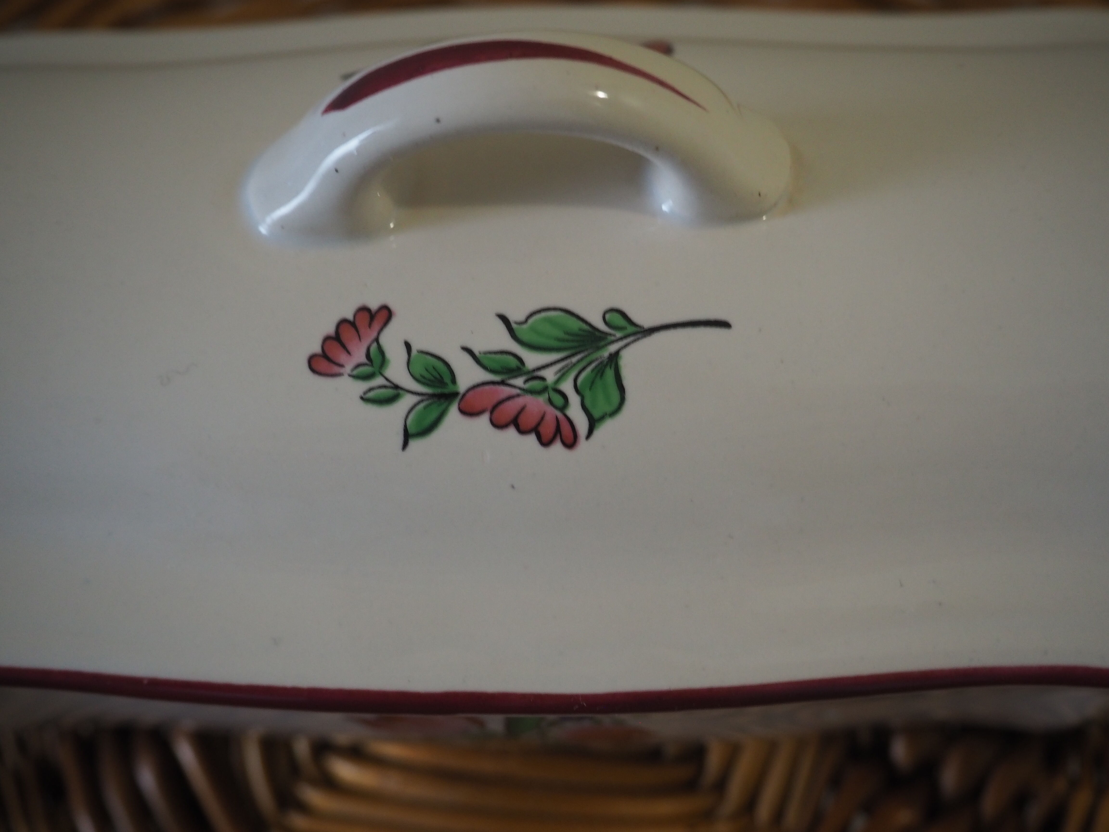 Comb holder with lid or bonbonnière - louis xv – reverbere collection – faience lunéville